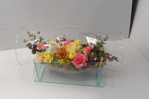 Red Brick Wreaths – Floral Glass Centerpiece