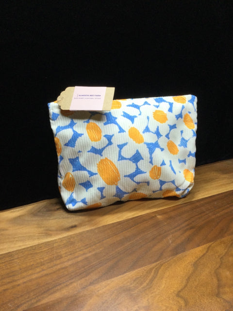 Daisy Handbag by Almosta Bee Farm