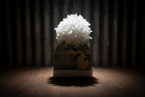 Michigan Pom-Pom Winter Hat Wooden Décor