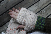 Load image into Gallery viewer, Cream &amp; Dark Green Fingerless Mitts Size OSFA Acrylic Knitted Gloves
