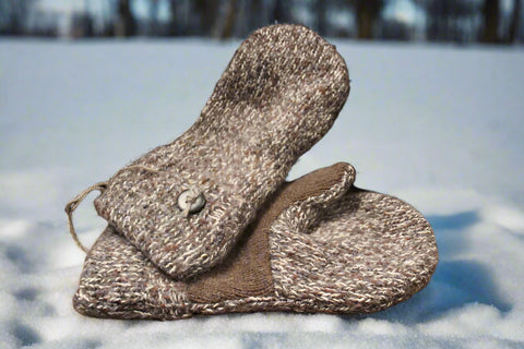 Speckled Wool Mittens in Earthy Brown and Gray Tones – Subtle Button Accent