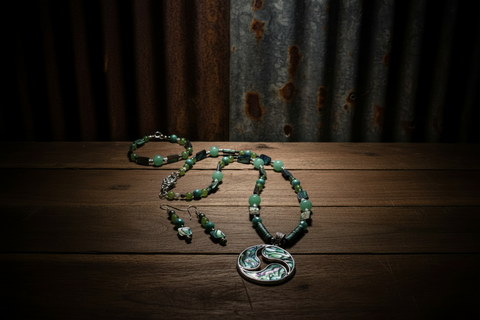 Outrageously Millie Abalone Trishell Pendant Jewelry Set