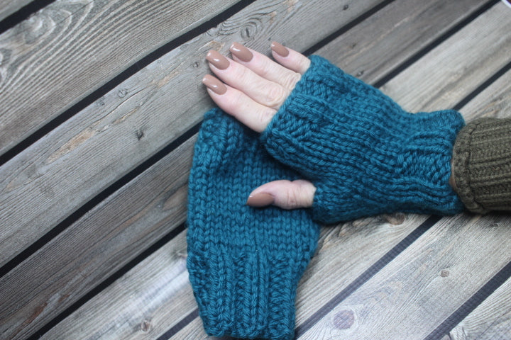 Teal Fingerless Mitts Size OSFA Acrylic Knitted Gloves